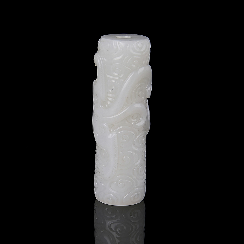 White jade pendant ‘Dragon among clouds’, Qing dynasty
