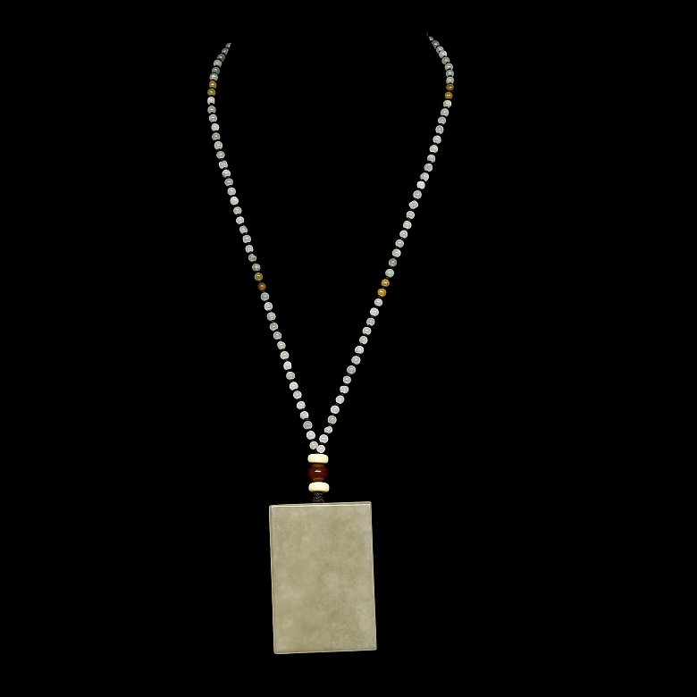 Colgante con placa de jade