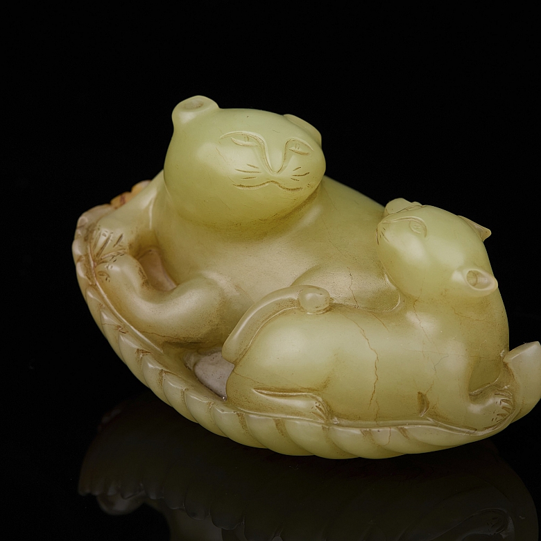 Figura de jade amarillo