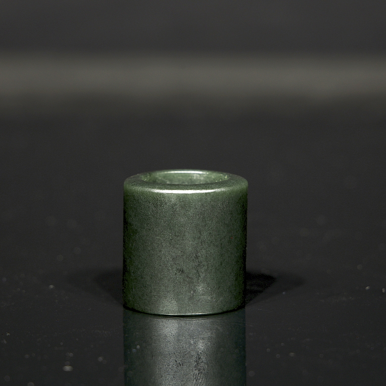 Anillo de arquero de jade verde espinaca, cultura Qijia