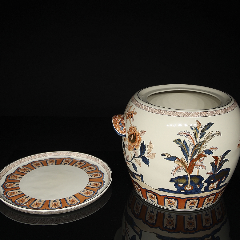 Planter with plate in Asian porcelain, “Landscape,” 20th century