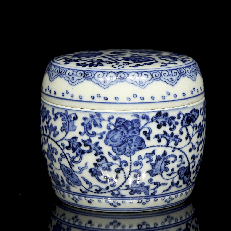 Caja de porcelana en azul y blanco