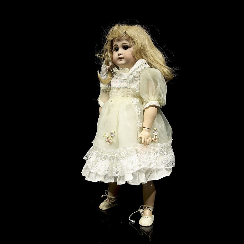 Muñeca rubia de porcelana, Europa, ca. 1885-1895