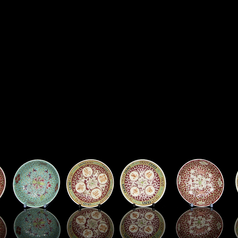 Seis platos de porcelana policromada, s.XX