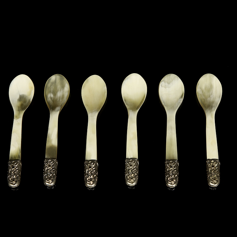 Horn and silver cutlery - 2
