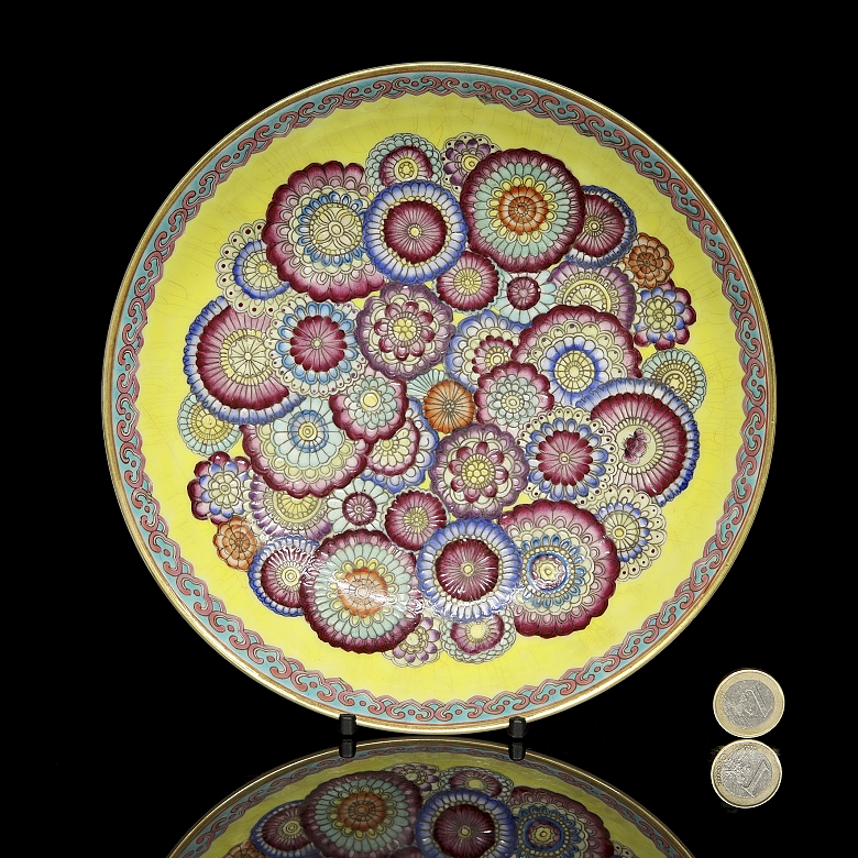 Fencai glazed porcelain plate ‘Flowers’, with Yongzheng mark - 6