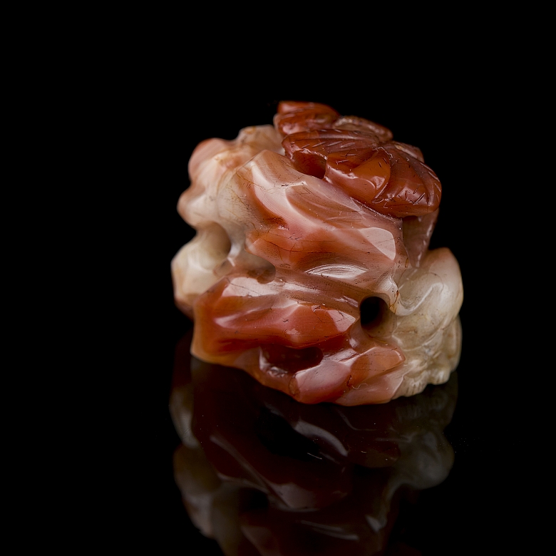 Carved Nanhong agate ‘Rabbits and leaves’, Qing dynasty