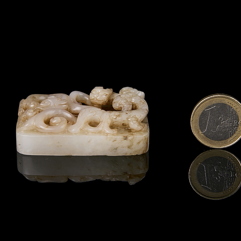 Hetian jade plaque ‘Intertwined Dragons’, Ming dynasty