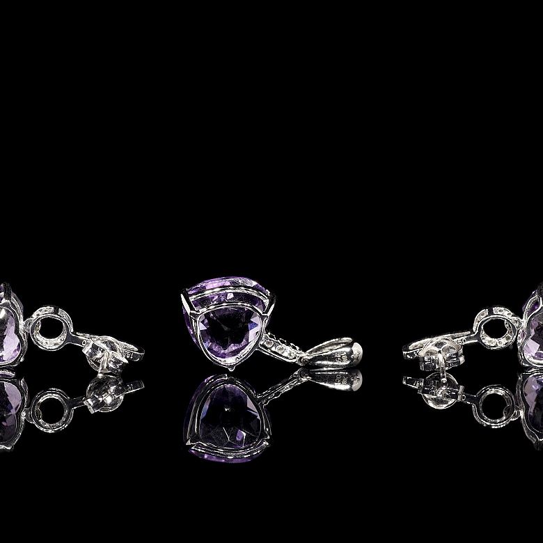 Conjunto en oro blanco de 18 kt con amatistas y diamantes