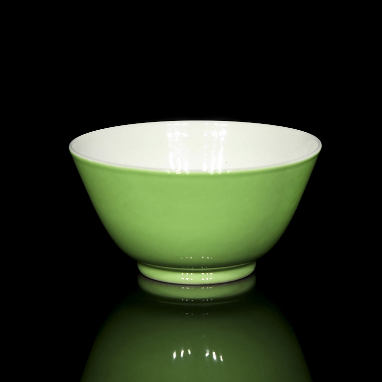 Cuenco de porcelana con esmalte verde, con marca Yongzheng