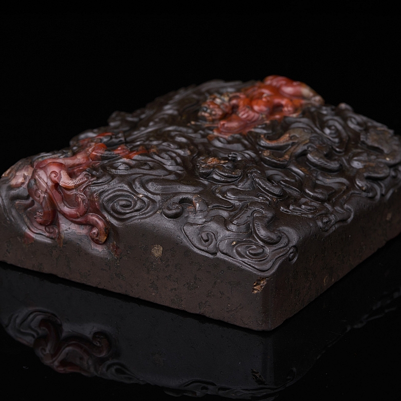 Nanhong agate seal ‘Clouds and Dragons’, Qing dynasty