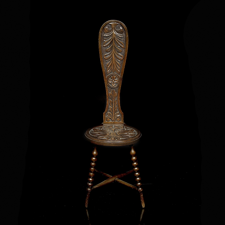 Silla giratoria tallada, s.XX
