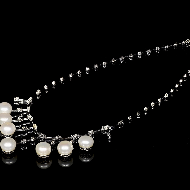 Collar de oro blanco de 18k con perlas y diamantes