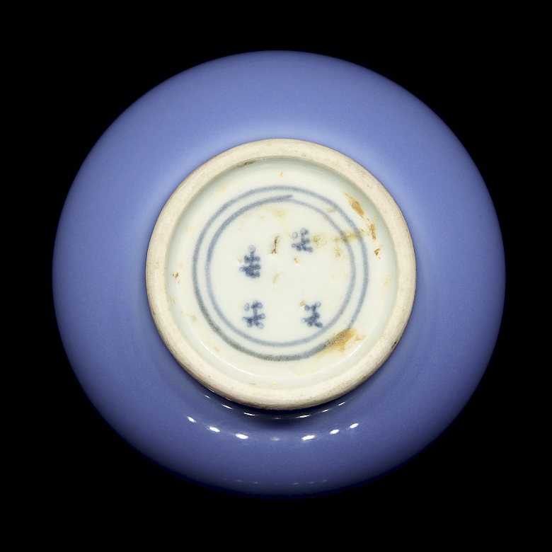 Monochrome light-blue glazed porcelain vase, Qing dynasty - 4