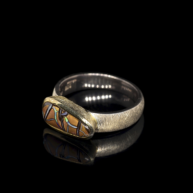 Anillo de plata con ópalo