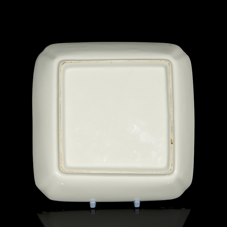 Plato cuadrado de porcelana