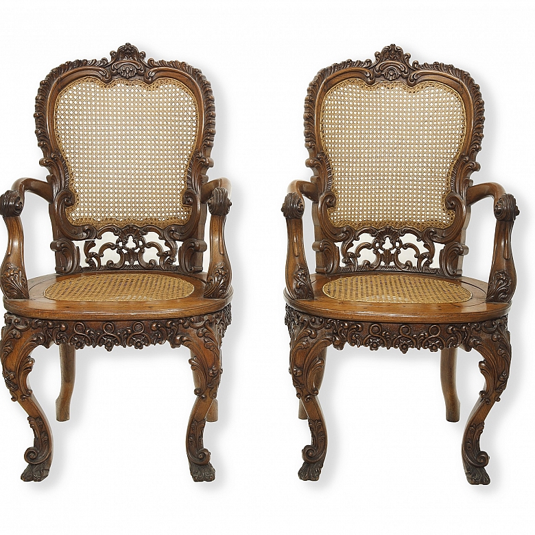 两把路易十五风格的藤编扶手椅，19世纪