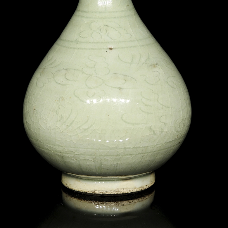 Jarrón de cerámica con esmalte celadón 