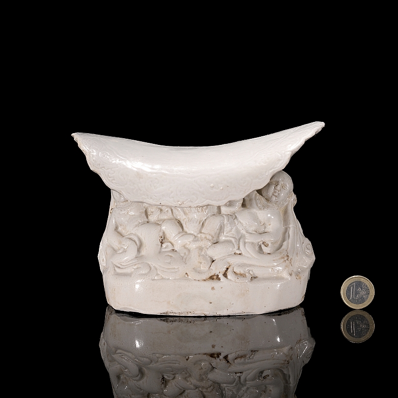 Porcelain cushion with white enamel ‘Characters’, Ding kiln