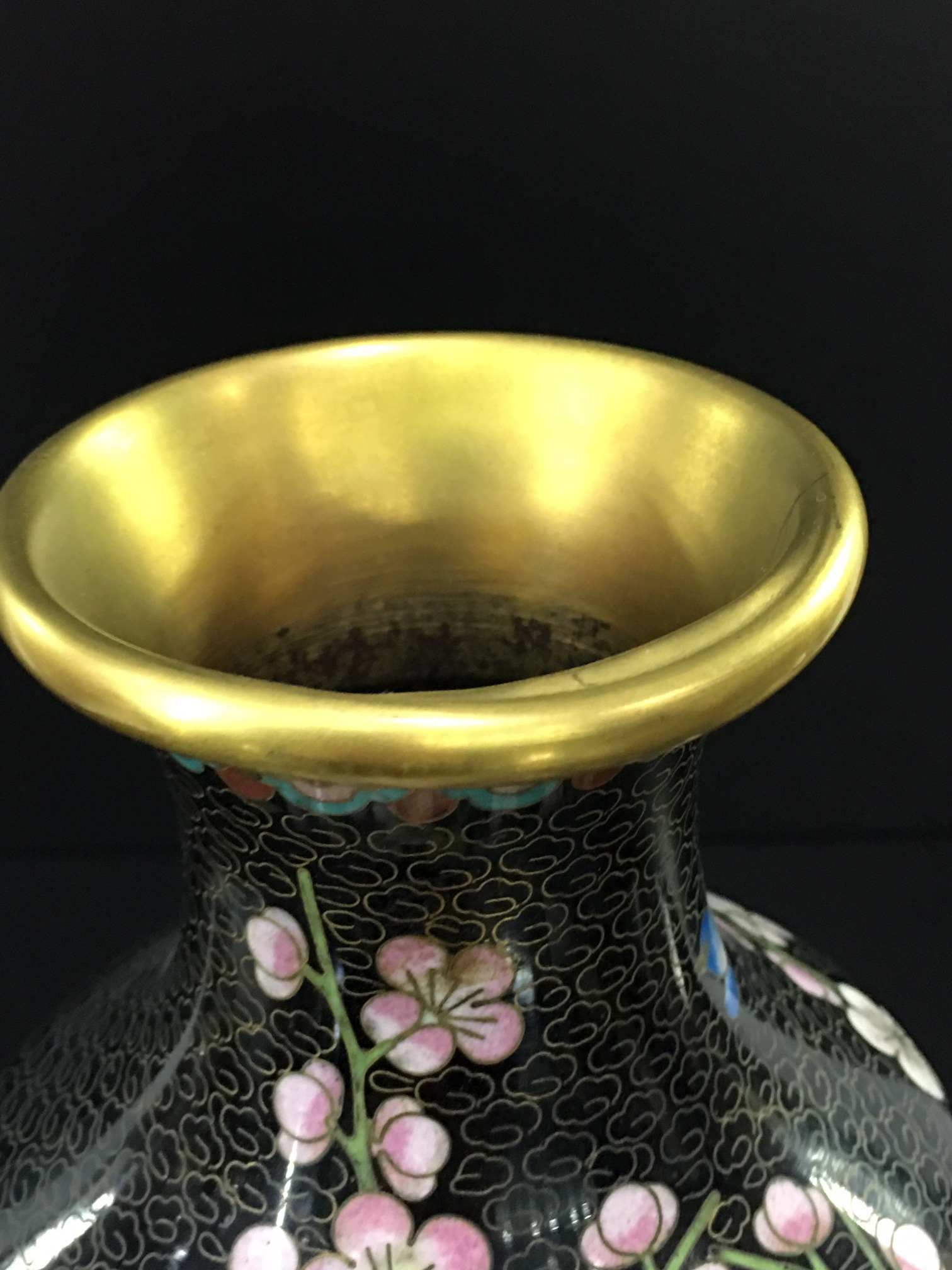 花卉　瓶　中国 中国广州玫瑰花饰花瓶// 20 世纪中期- 1960 年代– Diddenantiques